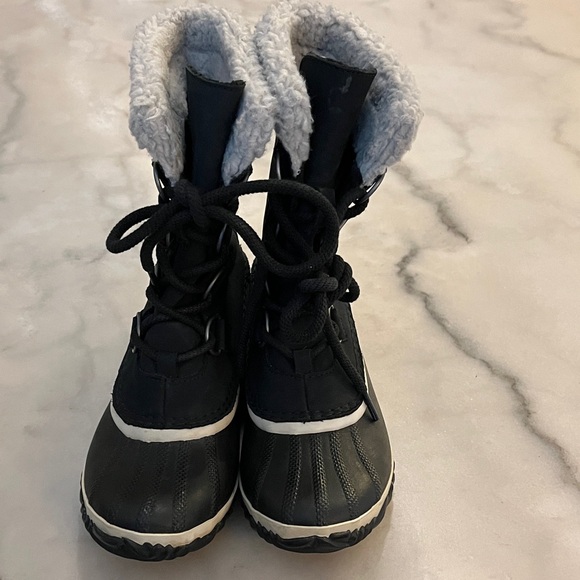 Sorel Black Winter Boots with Faux Fur - Picture 6 of 8